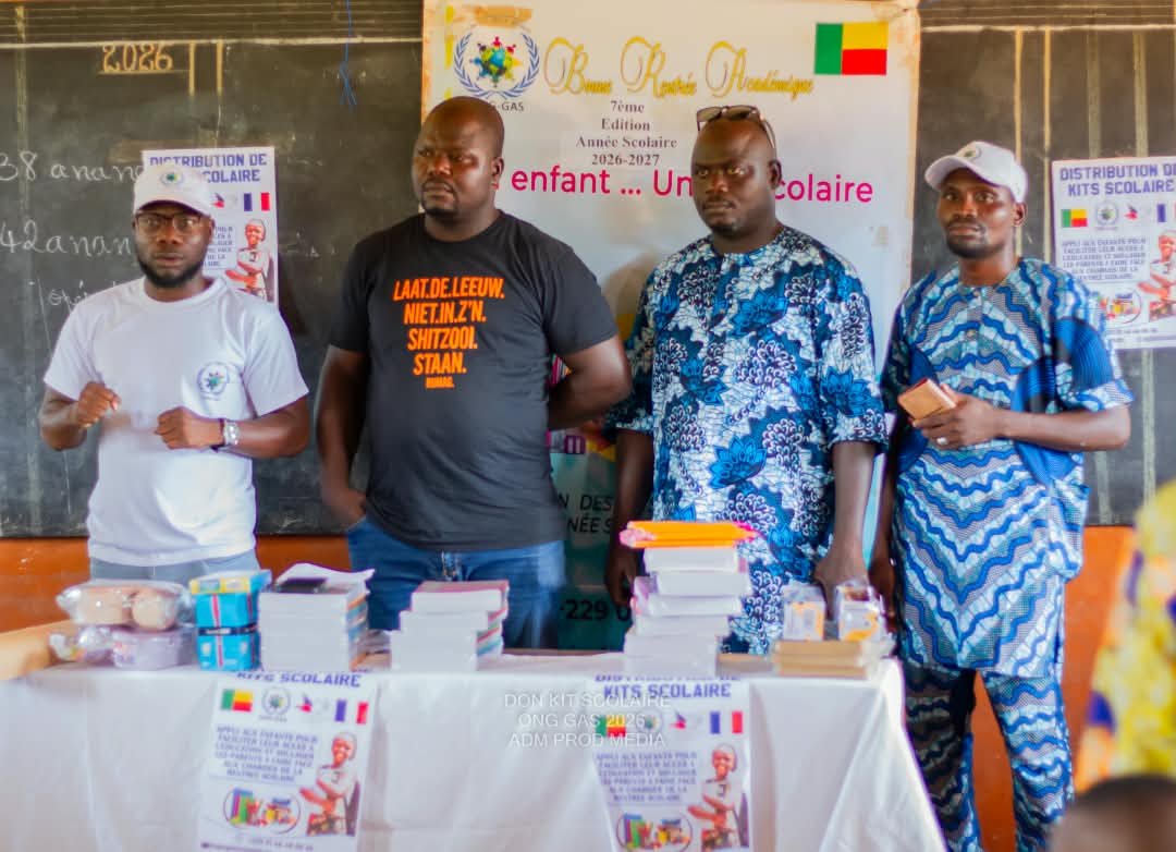 Distribution des kits scolaires — Glo Alladacomè